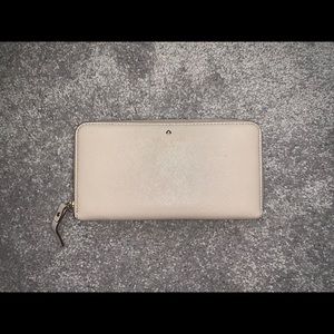Cream Kate Spade Continental zip around wallet ♠️